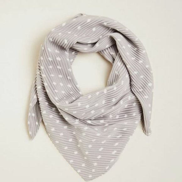Ann Taylor Accessories - Ann Taylor Pleated Grey & White Diamond Pattern Square Scarf NWT